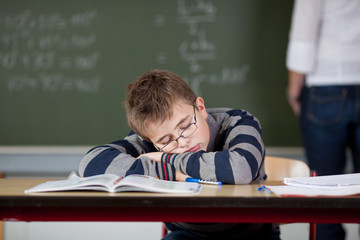 Wall Mural - schüler schläft im unterricht