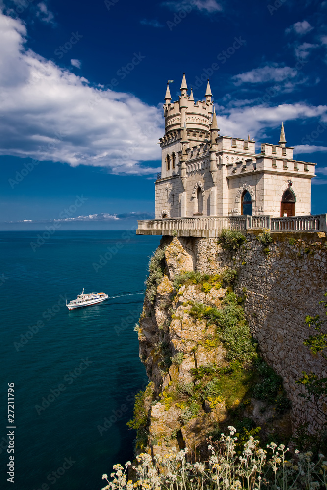 The well-known castle Swallow's Nest near Yalta - obrazy, fototapety, plakaty 
