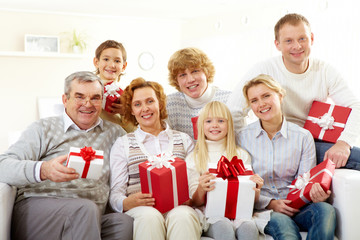 Canvas Print - family with gifts