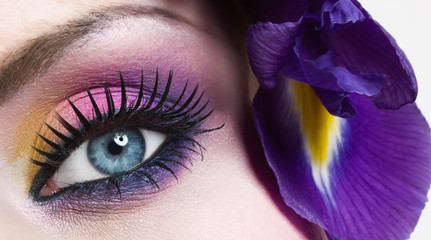 Blue eye make-up with flower