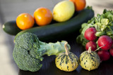 Fototapeta Kuchnia - Świeże warzywa: brokuł, dynia, rzodkiew, cukinia na stole