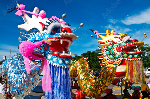 Naklejka - mata magnetyczna na lodówkę Showing manipulation Golden Dragon.