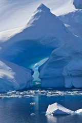 Wall Mural - antarctic iceberg
