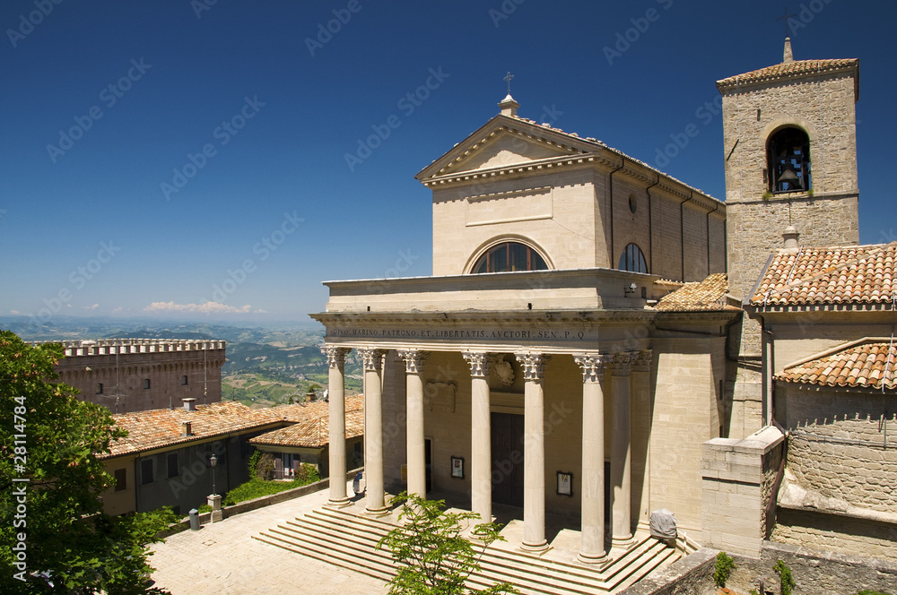 Obraz na płótnie Basilica of  Repubblica di San Marino side view w salonie
