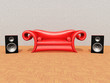 Rotes Sofa mit Musikboxen