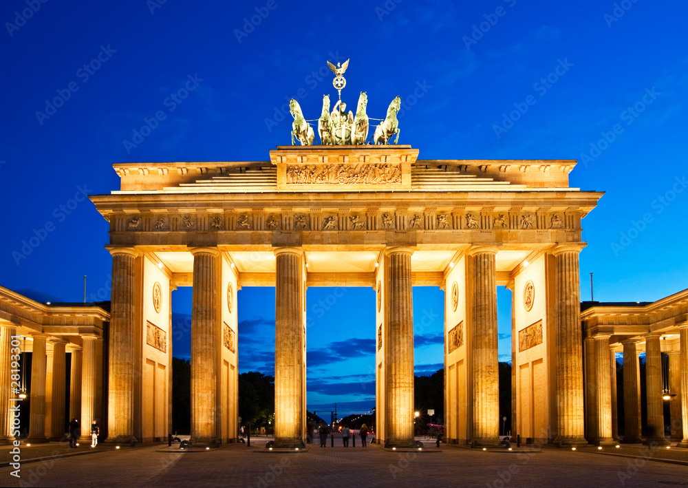 Brandenburg Gate in Berlin - obrazy, fototapety, plakaty 