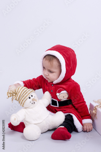 Bebe De 5 Mois Noel Cadeaux Stock Photo Adobe Stock Bebe De 5 Mois Noel Cadeaux Stock Photo Adobe Stock