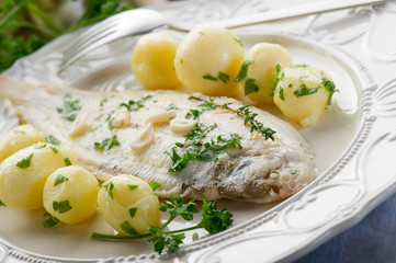 Canvas Print - sole fish with potatoes.sogliola con patate