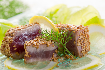 Sticker - grilled tuna with seed sesame- tonno con semi sesamo