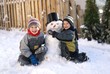 canvas print picture - Kinder beim Spiele im schnee