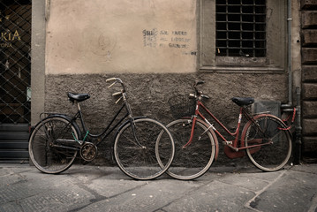 Fototapete - Italian old-style bicycles in Lucca, Tuscany