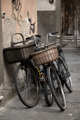 Fototapete - Italian old-style bicycles in Lucca, Tuscany