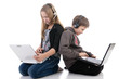 Дети в наушниках с ноутбуками