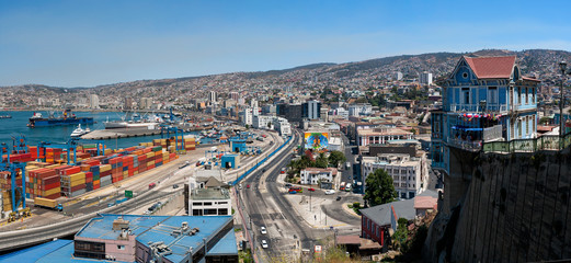 Wall Mural - Panoramic view on Valparaiso