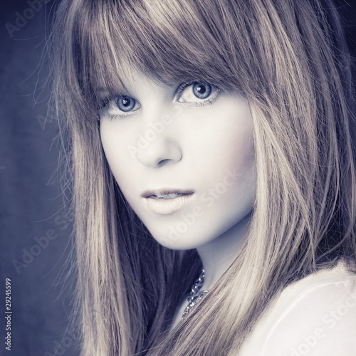 Naklejka ścienna portreit attractive blond girl