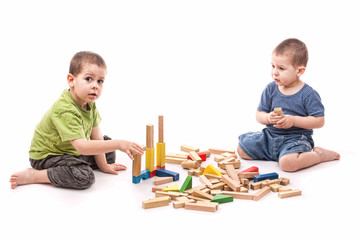 Boys playing whit blocks