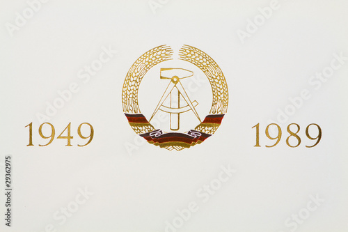 Poster Staatswappen der DDR (goldene Lettern im Hochdruck auf Papier)