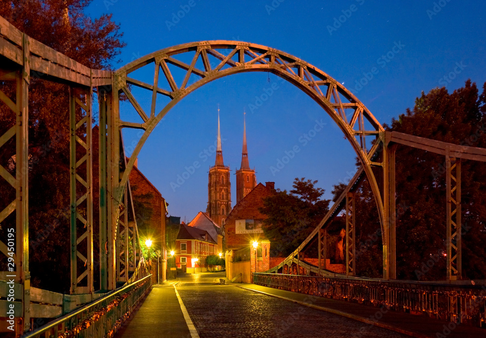 wroclaw-noca-z-widokiem-na-katedre