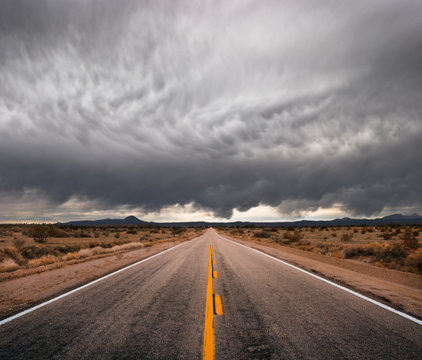 Fototapete - Stormy Road