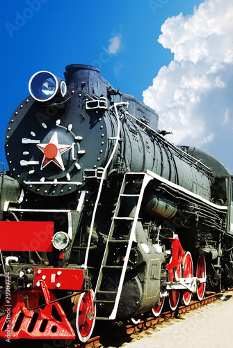 Nowoczesny obraz na płótnie Vintage steam locomotive against blue sky