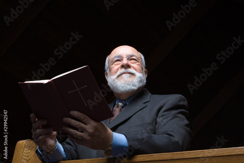 Valokuva Handsome Senior Caucasian Man Hymnal Church Pew