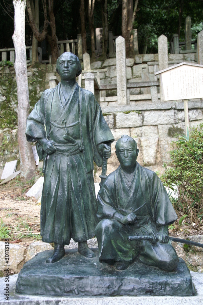 坂本龍馬中岡慎太郎像 霊山護国神社 京都市 Stock-foto | Adobe Stock