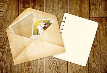 Canvas Print - Old envelope with photos