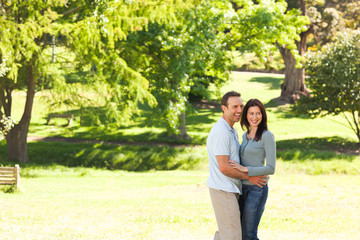 Canvas Print - Beautiful lovers in the park