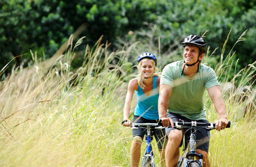 mountainbike couple outdoors