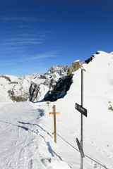 chemin de piste de ski noir