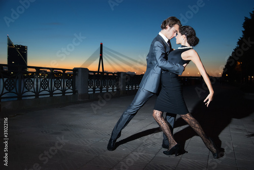 Naklejka na meble tango in the night city