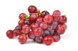 czerwone winogrona na białym tle