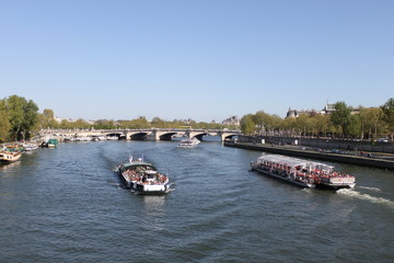 Sticker - Bateaux mouches sur la Seine à Paris