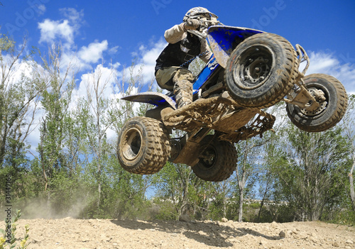 Naklejka na szybę blue quad jumping