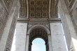 Sous l'Arc de Triomphe à Paris	