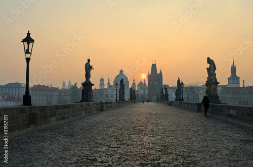 Fotografía Sunrise in Prague, view from the Charles Bridge