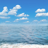 Fototapeta Na sufit - Sea and blue cloudy sky