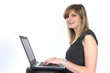© Gerd Wolf - Junge hübsche blonde Frau am Laptop