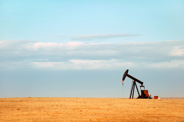 Working oil pump on Nebraska Great Plains