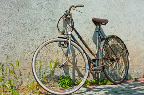 bicicletta appoggiata