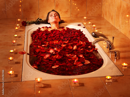 Naklejka dekoracyjna Woman relaxing in bath.