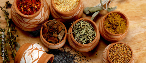 Naklejka nad blat kuchenny spices in clay recipients