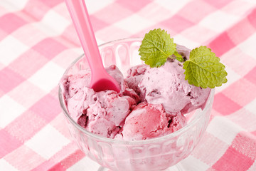 Canvas Print - berry ice cream