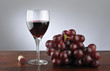 © Paco - wineglass cork and grapes