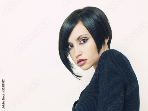 Naklejka - mata magnetyczna na lodówkę Beautiful woman with short hairstyle