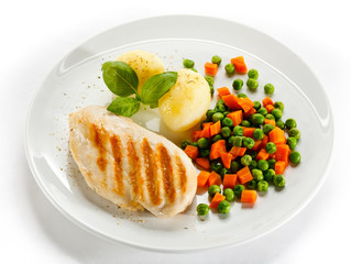 Grilled chicken breast and vegetables