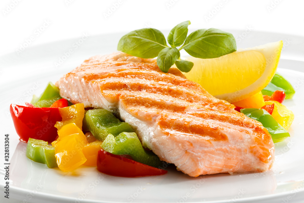 Grilled salmon and vegetables - obrazy, fototapety, plakaty 