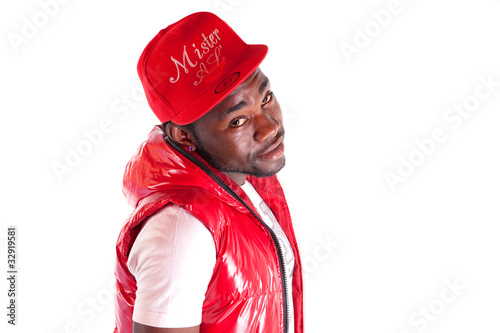 Fotomural portrait d'un jeune homme noir à la veste rouge