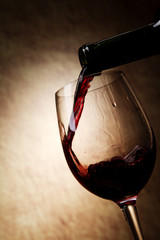 Fototapete - Red Wine glass and Bottle