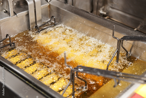 Fotografía Deep fryer with oil on restaurant kitchen